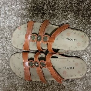 TAOS Adjustable Straps Brown Sandals Size 8